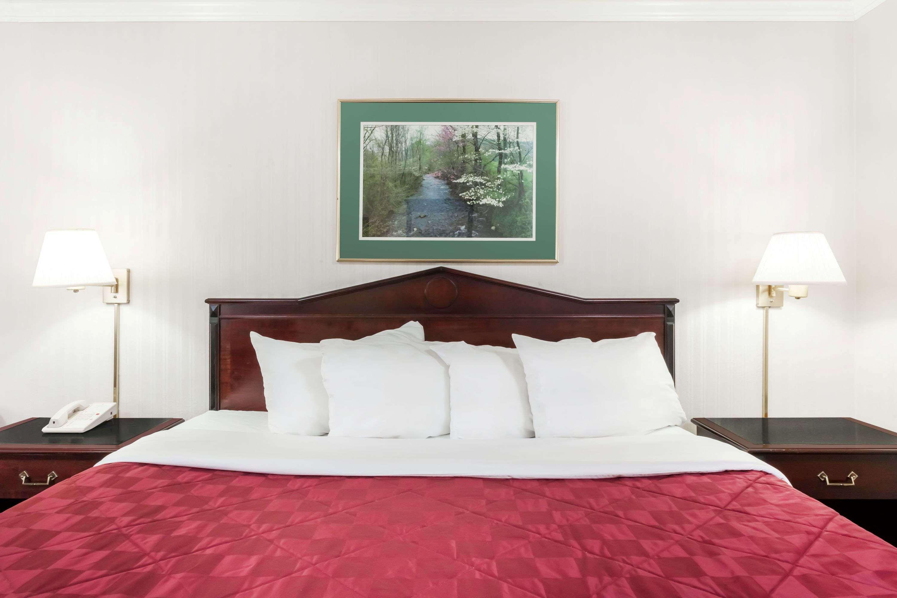 Baymont By Wyndham Queensbury/Lake George Экстерьер фото