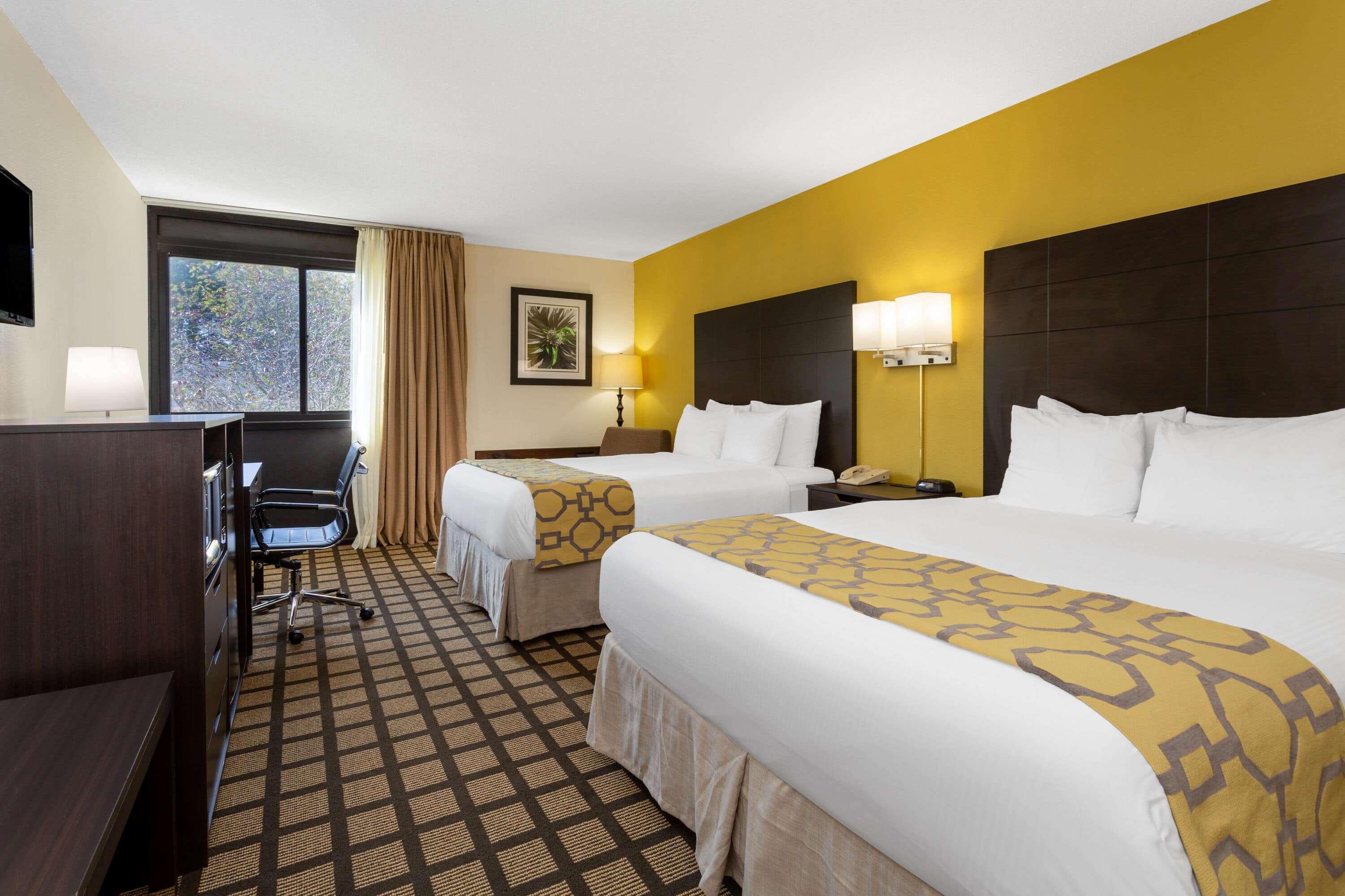 Baymont By Wyndham Queensbury/Lake George Экстерьер фото