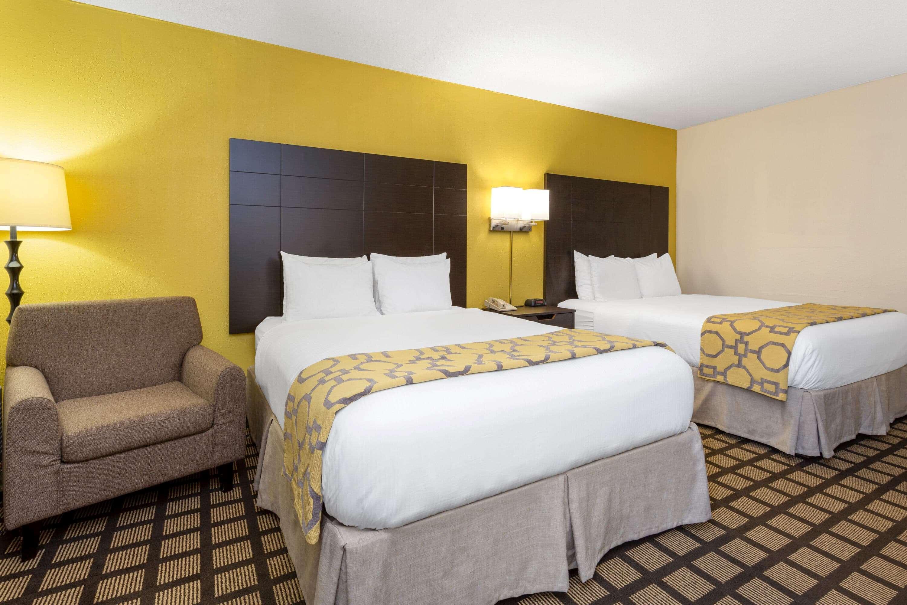 Baymont By Wyndham Queensbury/Lake George Экстерьер фото