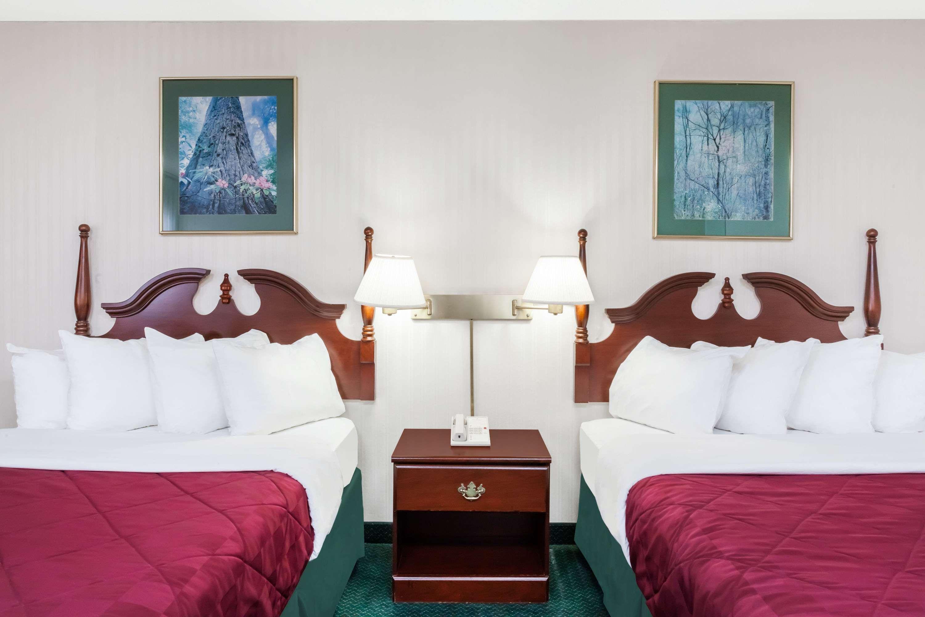 Baymont By Wyndham Queensbury/Lake George Экстерьер фото