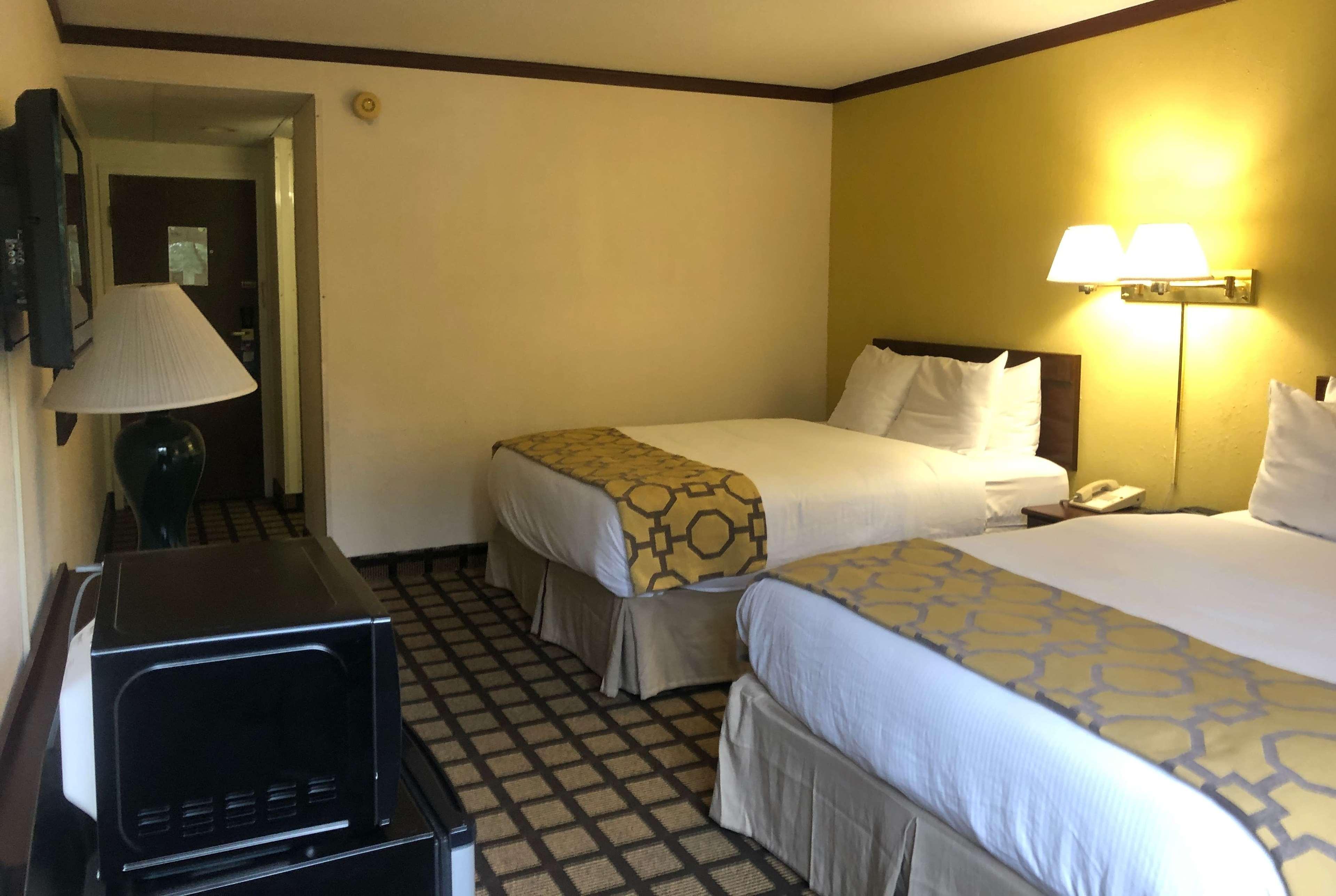 Baymont By Wyndham Queensbury/Lake George Экстерьер фото