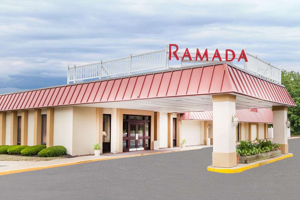 Baymont By Wyndham Queensbury/Lake George Экстерьер фото