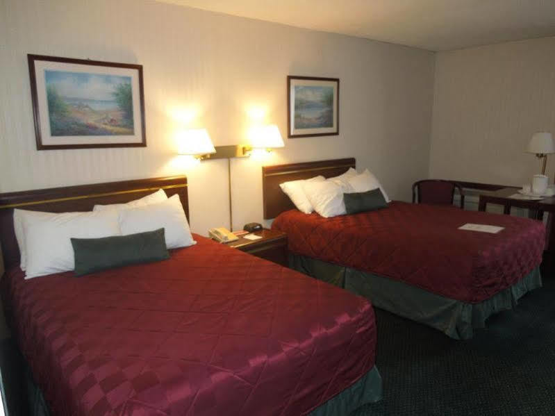 Baymont By Wyndham Queensbury/Lake George Экстерьер фото